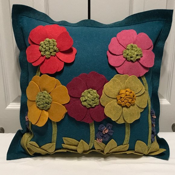 Beautiful Felt Pillow cover with flower details - Picture 1 of 6